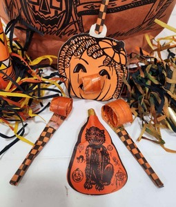 lot 328 image: Great Lot of old Vintage Halloween Paper Items