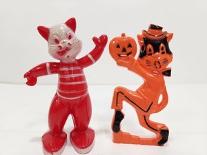 lot 330 image: Vintage ROSBRO etc Halloween Plastic Candy Containers