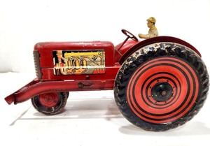lot 343 image: Awesome Large Vintage MARX 1950s Tin Litho Tractor Toy wDriver
