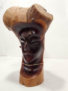 lot 377 image: Excellent Vintage Carved Natural Wood Face Carving by Brian of Hawaii