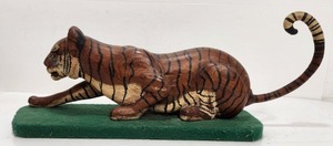 lot 368 image: Very Nice Large Vintage Hand Carved Wooden Folk Art Tiger Sculpture