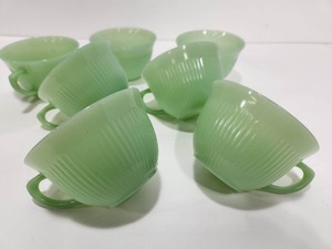 lot 388 image: Set of 8 Vintage FIRE KING Jadeite Coffee or Tee Cups