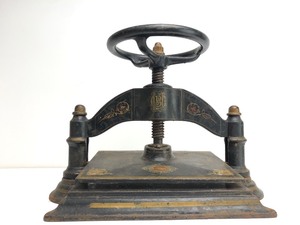 lot 374 image: Wonderful Antique Cast Iron Book Press