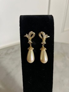 Vintage Roman Pearl Teardrop Clear Rhinestone Gold Tone Dangle Earrings