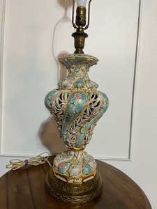 lot 5 image: Vintage Capodimonte Porcelain Table Cherub Lamp