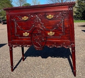 lot 30 image: Antique Mahogany Chest of Drawers