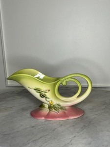 lot 49 image: Vintage Hull Woodlands Cornucopia Vase