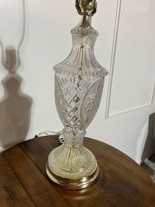 lot 71 image: Vintage Floral Crystal Cut Lamp