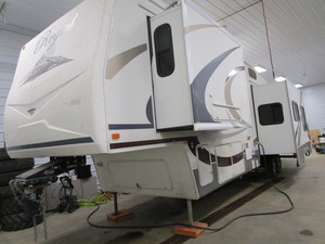 Fleetwood 36ft 5th Wheel RV Trailer
