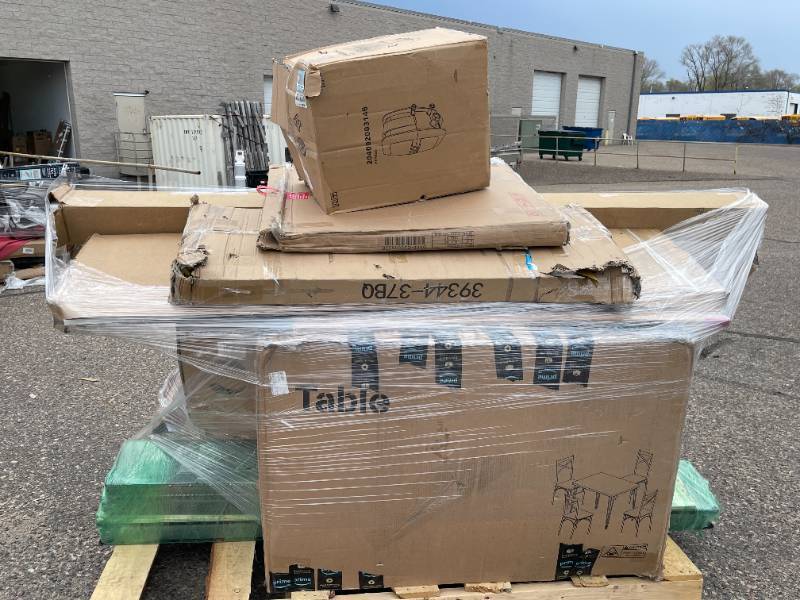 lot 142 image: Wholesale Pallet of Assorted Items