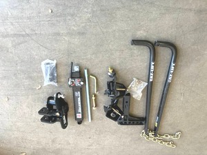 lot 39 image: Camco Eaz-Lift Elite 1200lb Weight Distribution Hitch Kit with Sway Control