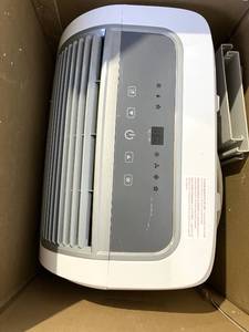 lot 22 image: BLACKDECKER White 8,000 BTU Portable Air Conditioner with Remote Control