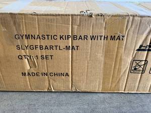 lot 53 image: Seliyoo Foldable Horizontal Height Adjustabel Gymnastics Kip Bar with Mat in Fresh Mint