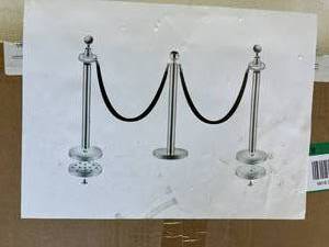 lot 64 image: VEVOR 6-Piece Red Velvet Ropes and Stainless Steel Gold Stanchions with Ball Top