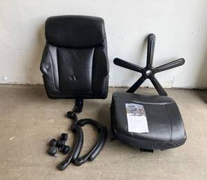 lot 119 image: COLAMY Big & Tall Large High Back Executive Office Chair in PU Black Leather