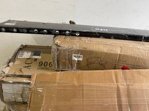 lot 143 image: Wholesale Pallet of Assorted Items