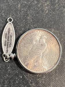 1922 US PEACE SILVER DOLLAR UNC IN BEZEL