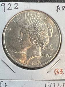 2 SILVER PEACE DOLLARS 1922 1922-D