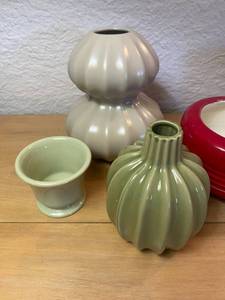 lot 11 image: Lot of Planter PotsBud Vases Restoration Hardware, Haeger, Tag
