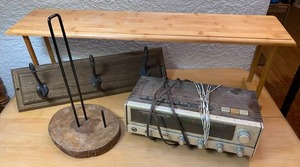 lot 12 image: Wooden Decorations, Vintage Radio