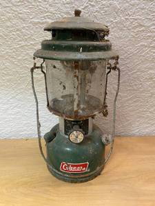 lot 25 image: Vintage Green Coleman Lantern