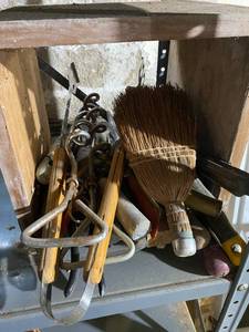 lot 47 image: Gardening Hand Tools