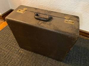 lot 33 image: Antique Brown Suitcase
