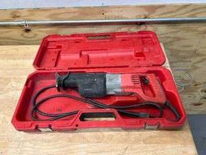 lot 52 image: MILWAUKEE SAWZALL with Case