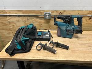 lot 105 image: MAKITA LXRH01 Hammer Drill with DX01 HEPA Filter, Battery, Charger and Carrying Bag