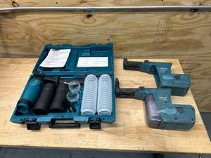 lot 107 image: MAKITA Dust Extractor Attachment Kit (196074-8) and 2 DX01 HEPA Filters