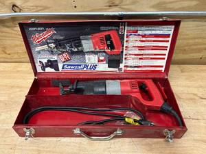 lot 20 image: MILWAUKEE 0-2800 Sawzall with Hard Case