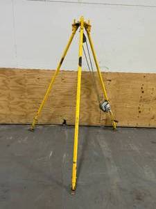 lot 112 image: BUTCO INC Universal Tripod Winch