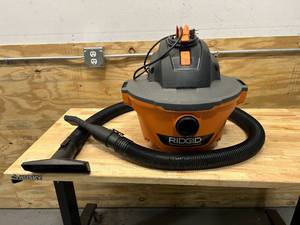 lot 26 image: RIDGID HD06001 Shop Vac