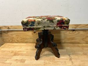 lot 9 image: Antique Piano Bench
