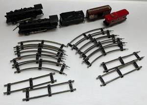 lot 43 image: Vintage Marx Brand tin Train And More