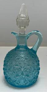 lot 66 image: Vintage Daisy And Buttons Blue Cruet With Stopper