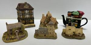 lot 180 image: Group Of Miniature Cottages (Some Small Chips Present)
