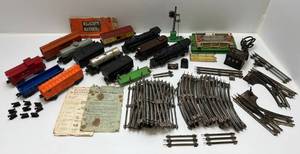 lot 181 image: Large Group Of Vintage Lionel Train Items