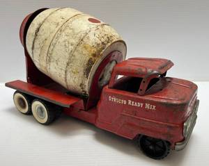 lot 209 image: Vintage Pressed Metal Structo Ready Mix Cement Truck (Needs Work)