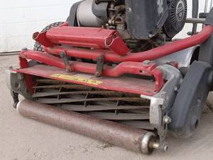 lot 8 image: Toro GreensMaster Flex-21 Reel Mower