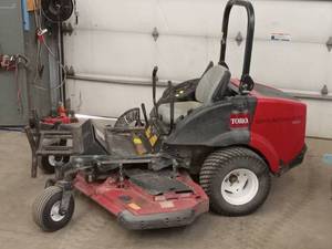 lot 2 image: Toro GroundsMaster 7200 Zero-Turn Mower