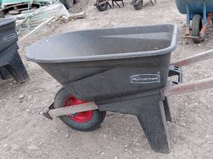 lot 24 image: Rubbermaid Molded-Plastic Wheelbarrow