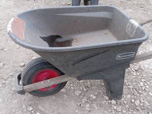 lot 25 image: Rubbermaid Molded-Plastic Wheelbarrow