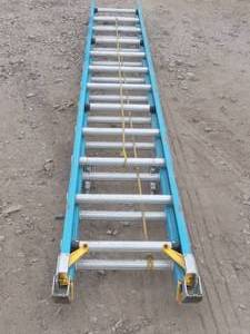 lot 20 image: Werner Fiberglass Extension Ladder