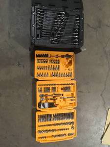 GEARWRENCH  14 in. and 38 in. Drive 90-Tooth Standard and Deep SAEMetric Mechanics Tool Set in 3-Drawer Storage Box (232-Piece) Missing Pieces Customer Returns See Pictures