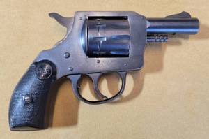 lot 7 image: H&R 929, 22 Revolver