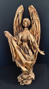 lot 76 image: Adorable Angel Decor