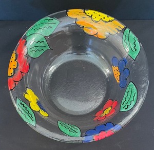 lot 79 image: Vibrant Floral Art Glass Bowl