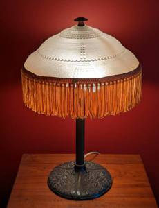 lot 20 image: Vintage Fringed Glass Table Lamp
