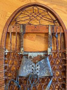 lot 36 image: Vintage U.S. C.A. Snow Shoes